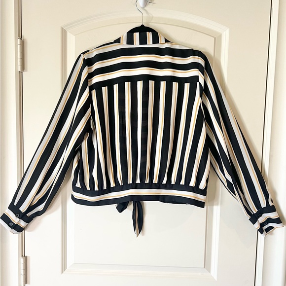 Who What Wear black white and yellow cropped button up blouse - Picture 5 of 6